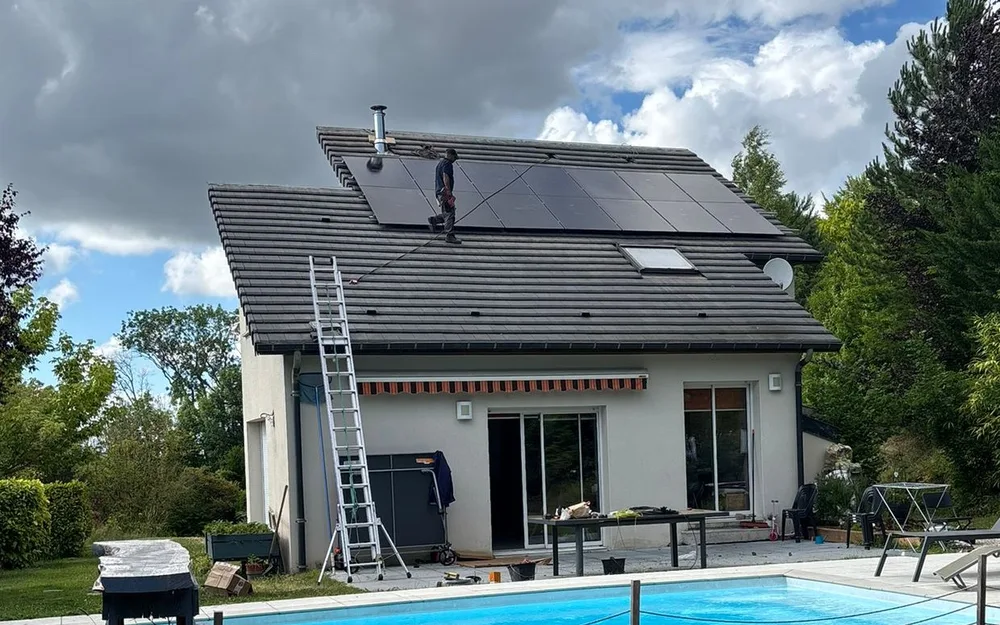 Installation solaire résidentielle de 9 kWc